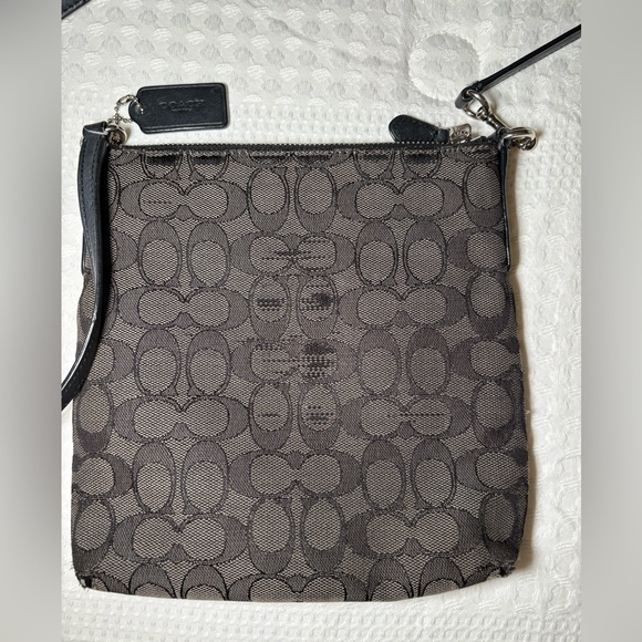 Coach purse - Picture 3 of 4